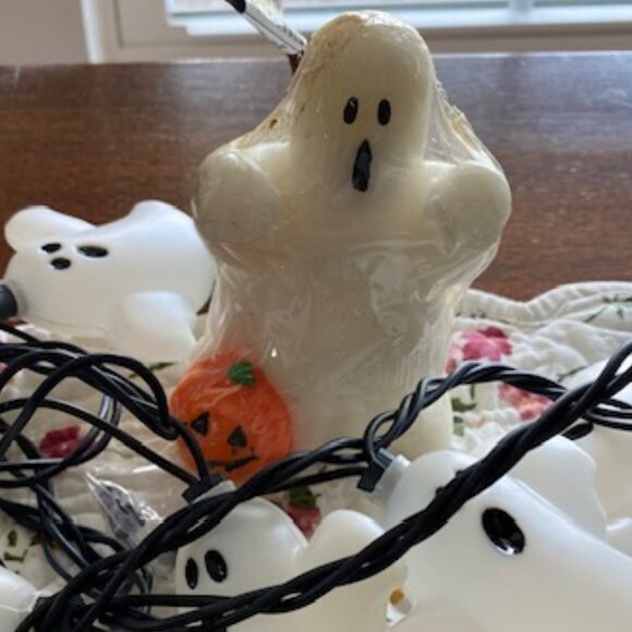 8 kid-FRIENDLY Halloween WITCHES ~ GHOSTS ~ BATS Figurines ~ LIGHTS ~ candles - Picture 6 of 14